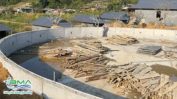 Thi Công Bể Bơi Bê Tông Chuẩn Kỹ Thuật, Bền Đẹp Theo Thời Gian 9 Đổ bê tông kết cấu bể